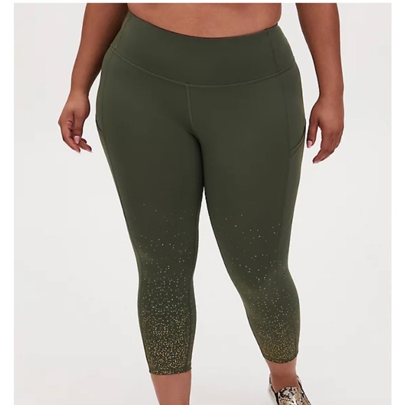 Torrid Active Performance Core Crop Leggings With Side Pockets (3) - Picture 2 of 11